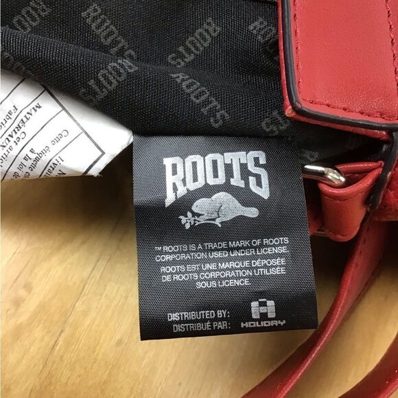 ROOTS embossed vegan leather little red purse crossbody bag travel day bag Class - Picture 9 of 15